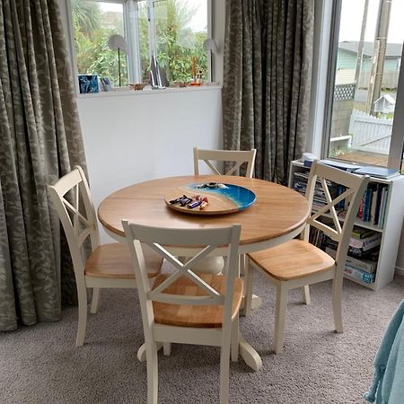 Beach Cottage - A Cosy Beach Cottage Charmer Riverton 外观 照片
